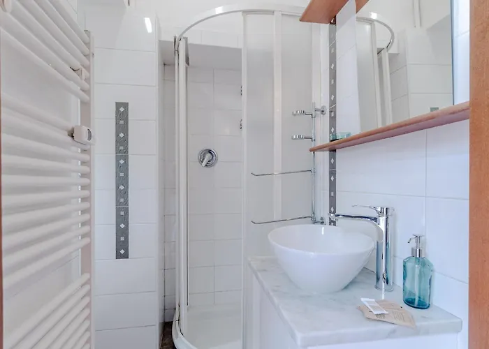 Guesthost - Comfort And Style In - 15 Minutes From Piazza Statuto Apartment