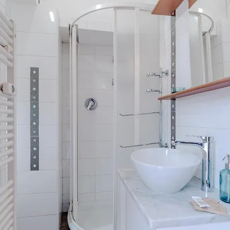 Guesthost - Comfort And Style In - 15 Minutes From Piazza Statuto Lägenhet